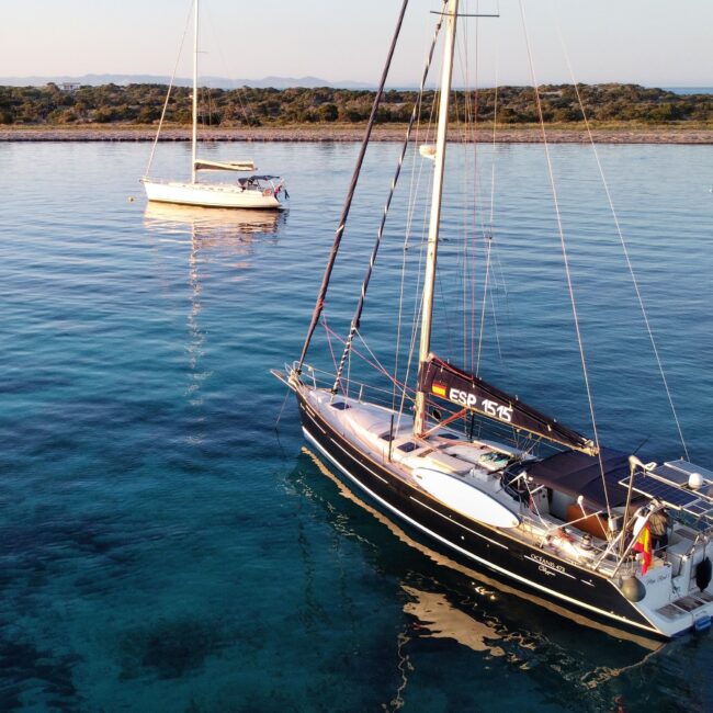 barco-isla-de-espalmador-agua-turquesa-formentera