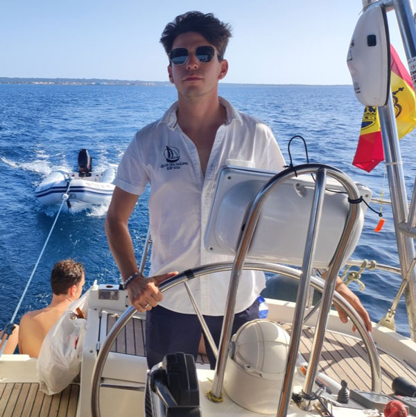 Ruben castro Capitan de Blue Sea Sailing